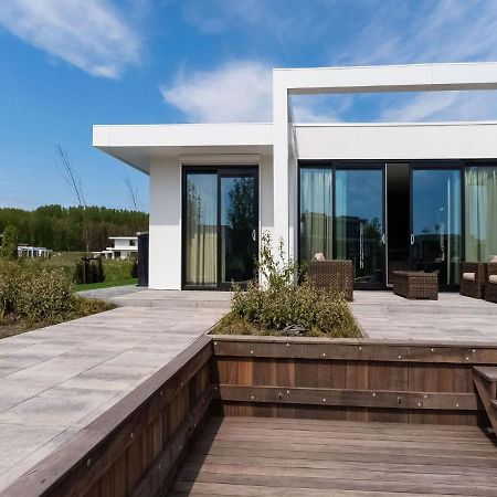 Swanky Villa In Zeewolde With Garden Exterior foto