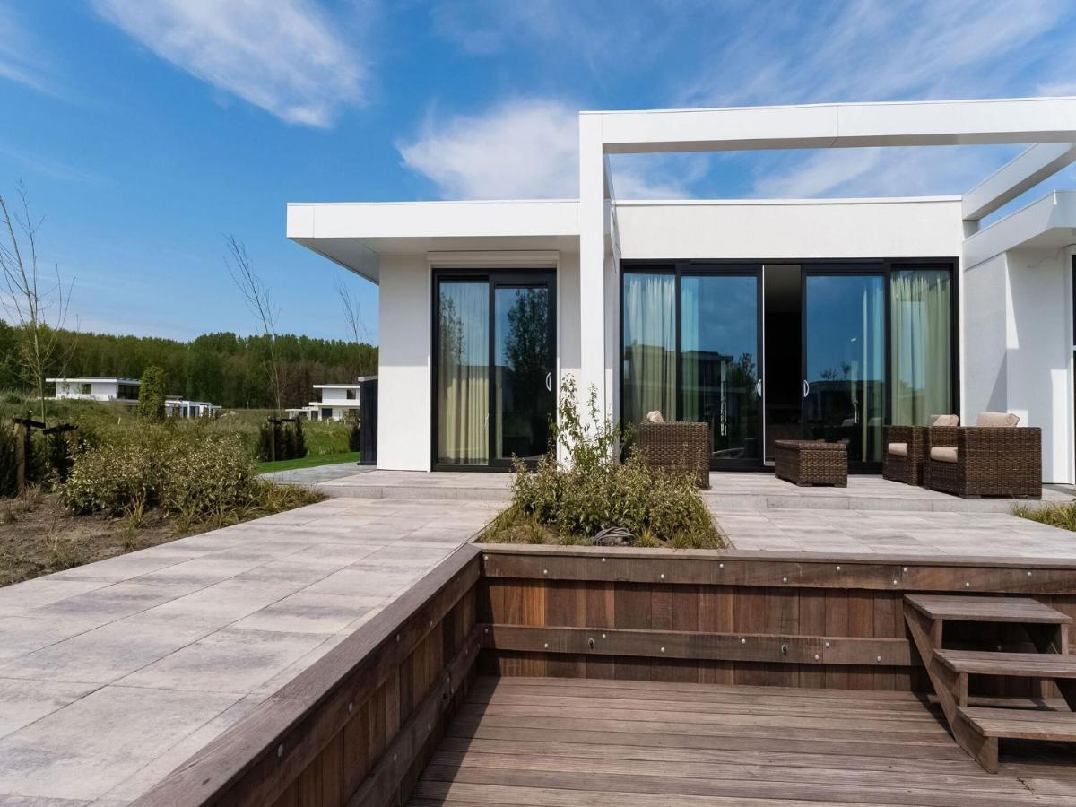 Swanky Villa In Zeewolde With Garden Exterior foto
