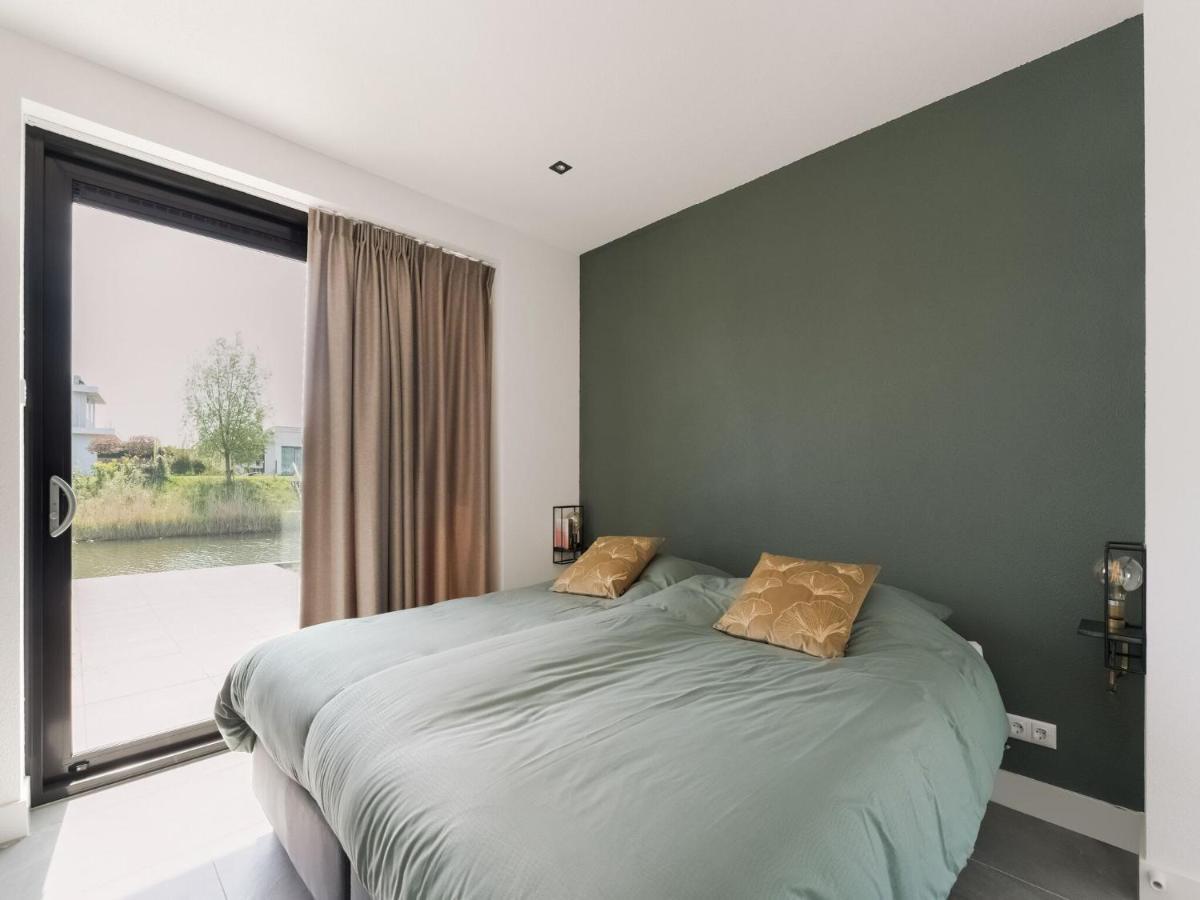 Swanky Villa In Zeewolde With Garden Exterior foto