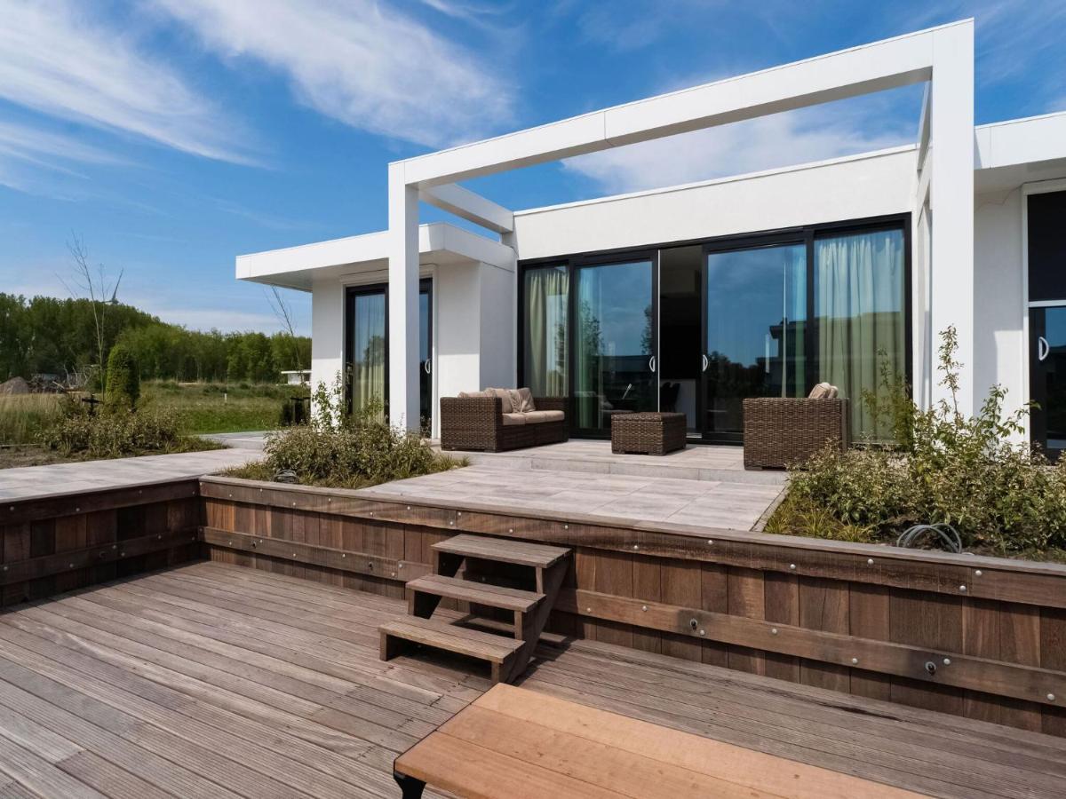 Swanky Villa In Zeewolde With Garden Exterior foto