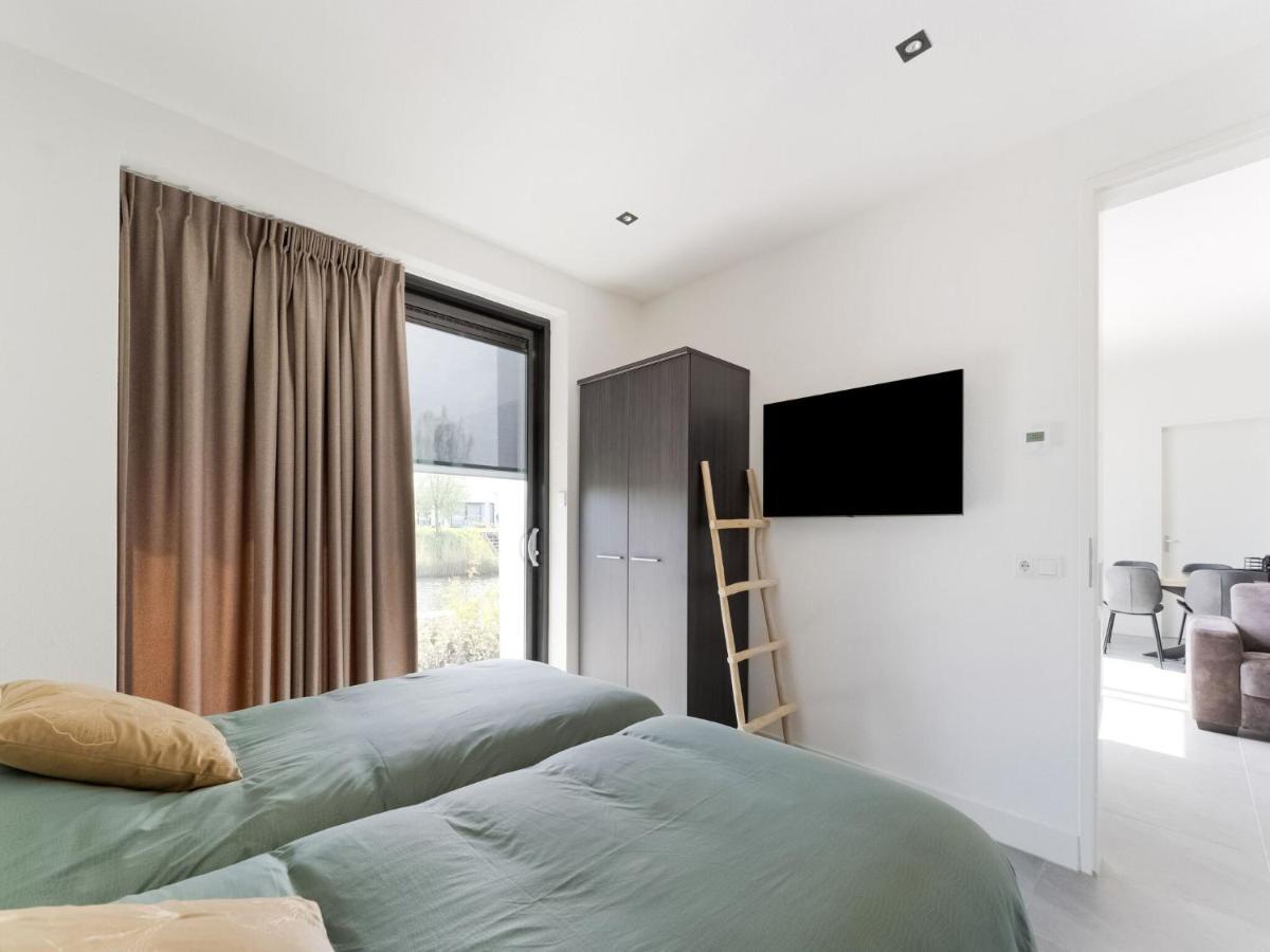 Swanky Villa In Zeewolde With Garden Exterior foto