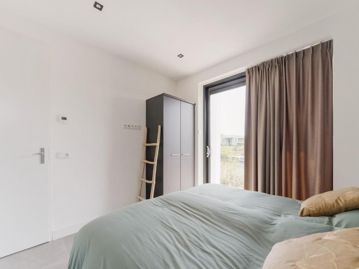 Swanky Villa In Zeewolde With Garden Exterior foto