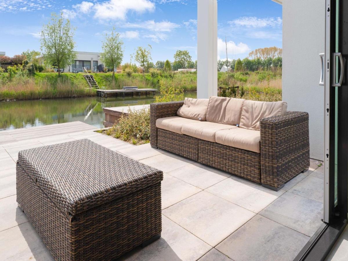 Swanky Villa In Zeewolde With Garden Exterior foto